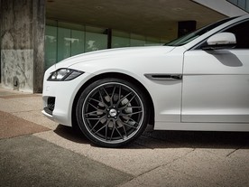 AEZ Crest dark a Jaguar XF