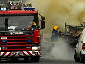 autoweek.cz - Plaťte pojistku! Zachráníte hasiče