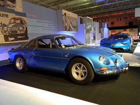 Alpine A110 a Alpine A110-50 na autosalonu v Paříži