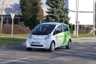 Peugeot i0n při předváděcí jízdě