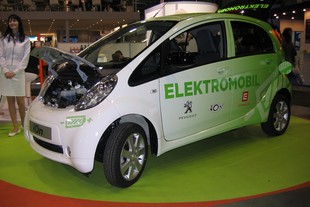 Expozice ČEZ s Peugeotem i0n