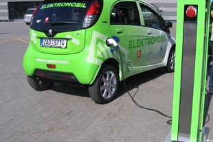 Dobíjení Peugeotu i0n