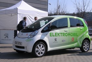 Peugeot i0n