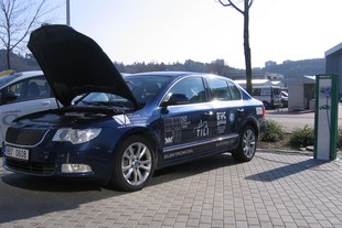 Superbel - Škoda Superb v úpravě EVC group a VUT Brno