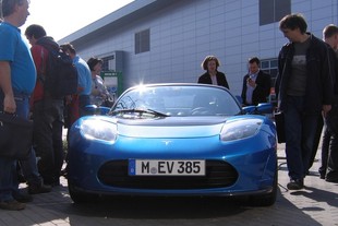 Velký zájem budila dvojice roadsterů Tesla