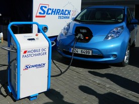 Mobilní rychlonabíječka Schrack dobíjející Nissan Leaf