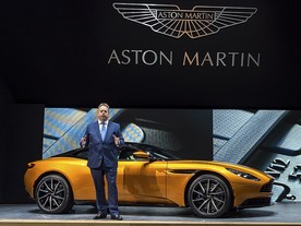 Andy Palmer na autosalonu v Ženevě představuje Aston Martin DB11