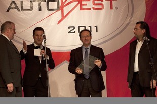 TechnoBest 2010 pro Fiat - Vladimír Rybecký, konferenciér Andi Moisescu, Aldo Marangoni (Fiat PT) a Piotr Frankowski