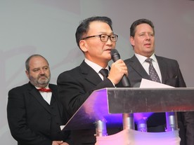 AutoBest 2014 převzal president HME Byung Kwon Rhim