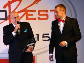 Cenu SmartBest 2014 pro Jaguar Land Rover převzal šéf vývoje Wolfgang Epple