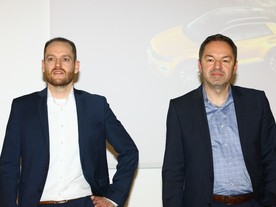Janem Theuner (vlevo) při prezentaci Volkswagenu T-Roc