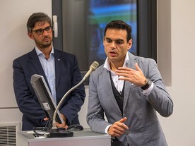 Představitelé Kia Motors Europe Vladislav Alexiev (produktová komunikace) a Vittorio d`Ariento (plánování a strategie)