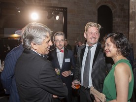 Sir Ralph Speth, Dan Vardie, Wayne Griffiths a Tran Thi Hong Bich (VinFast)