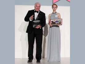 Frank Stephenson, držitel ocenění DesignBest, a Bianca Horduc, zsatupující Lucembursko