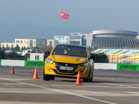 Porota AutoBest testovala finalisty na okruhu Intersity Istanbul Park