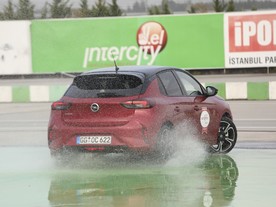 Porota AutoBest testovala finalisty na okruhu Intersity Istanbul Park