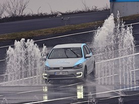 autoweek.cz - První kurz bezpečné jízdy s elektromobilem