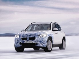 Zimní testy prototypu BMW iX3 