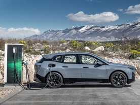 BMW iX 