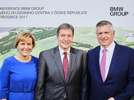 Hejtmanka Jana Vildumetzová,  ministr Tomáš Hüner a Senior Vice President BMW AG Herbert Grebenc 