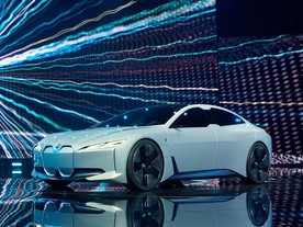 BMW i Vision Dynamics - pohled na budoucnost BMW