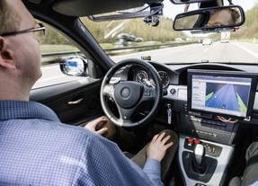 Vývojáři společnosti Bosch jezdí ve vysoce automatizovaných automobilech po německých dálnicích