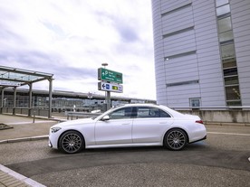 Bosch Daimler autonomní parkování na letišti Stuttgart