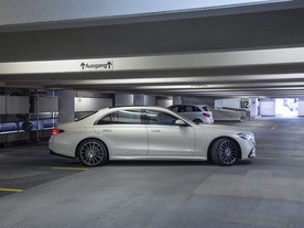 Bosch Daimler autonomní parkování na letišti Stuttgart