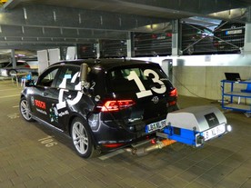 Demonstrační vozidlo Bosch 3. generace s měřicí aparaturou RDE na zádi