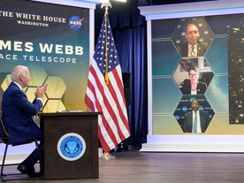 Joe Biden při prezentaci první fotografie z vesmírného dalekohledu NASA Jamese Webba 