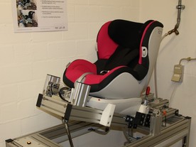 Britax - testování úchytů ISOFIX