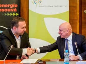 Ministr zemědělství Marian Jurečka a generální ředitel společnosti ČEZ Daniel Beneš
