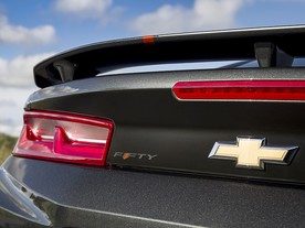 Chevrolet Camaro Gen. 6 - označení připomínající 50. výročí