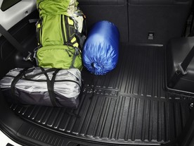 Podlahu zavazadelníku lze chránit gumovou vložkou se zvýšenými okraji