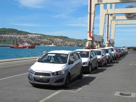 Chevrolety v přístavu Koper