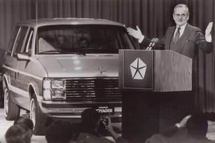 Lee Iacocca představuje první Voyager