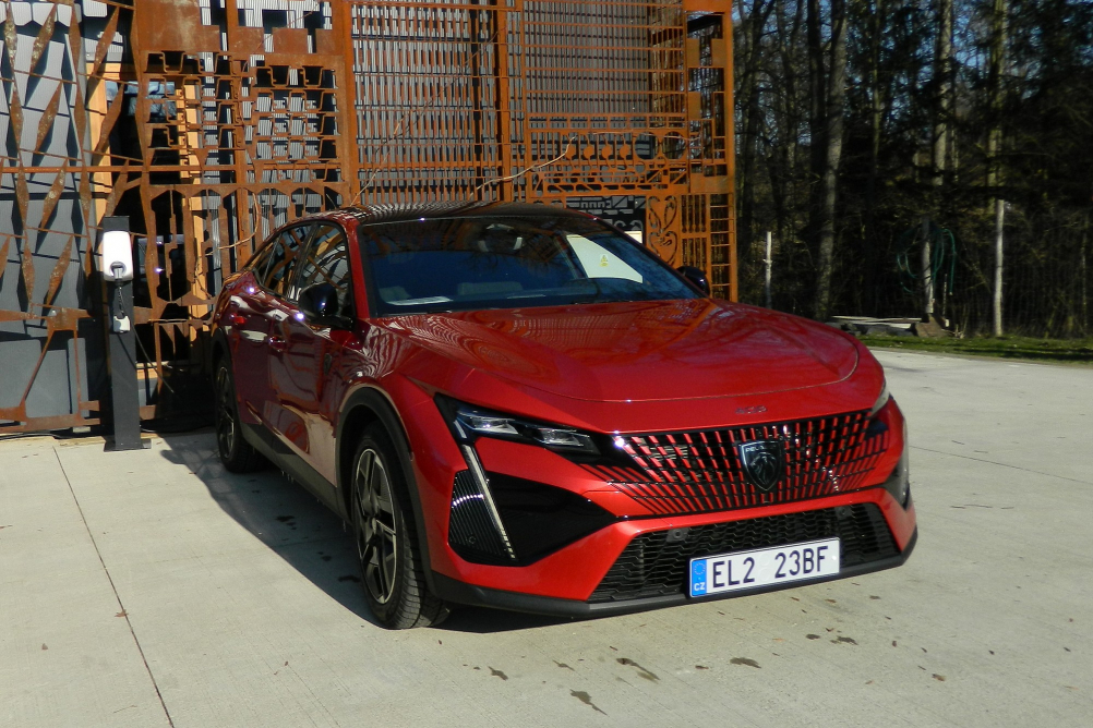 Peugeot 408 hledá novou cestu