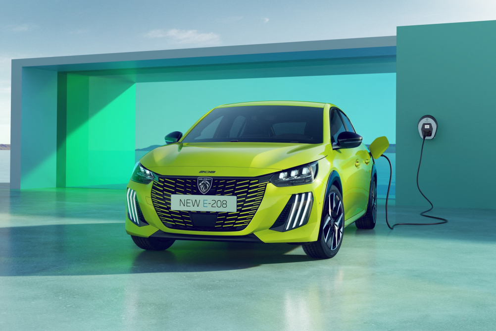 Peugeot E-208 prodlužuje elektrický dojezd na 433 km