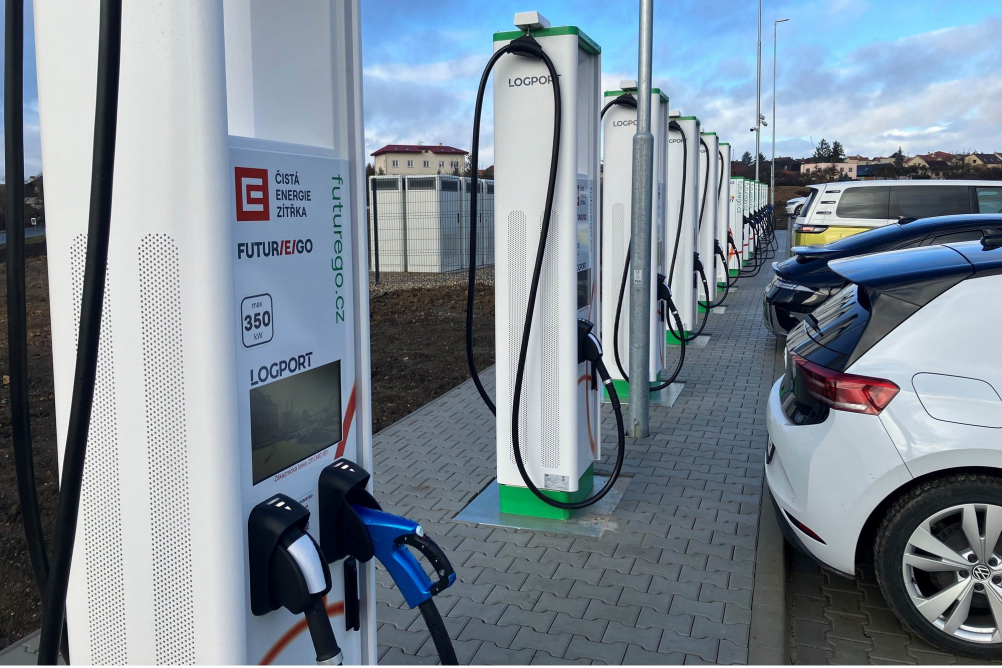Víc než třetina elektromobilů v ČR je v Praze