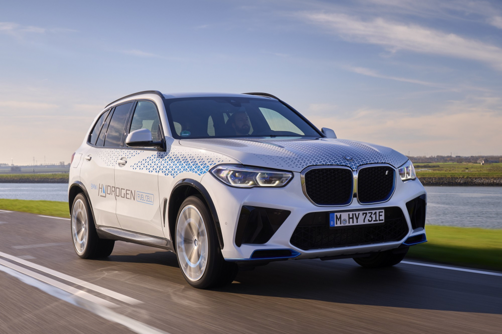 Stovka BMW iX5 Hydrogen do provozu