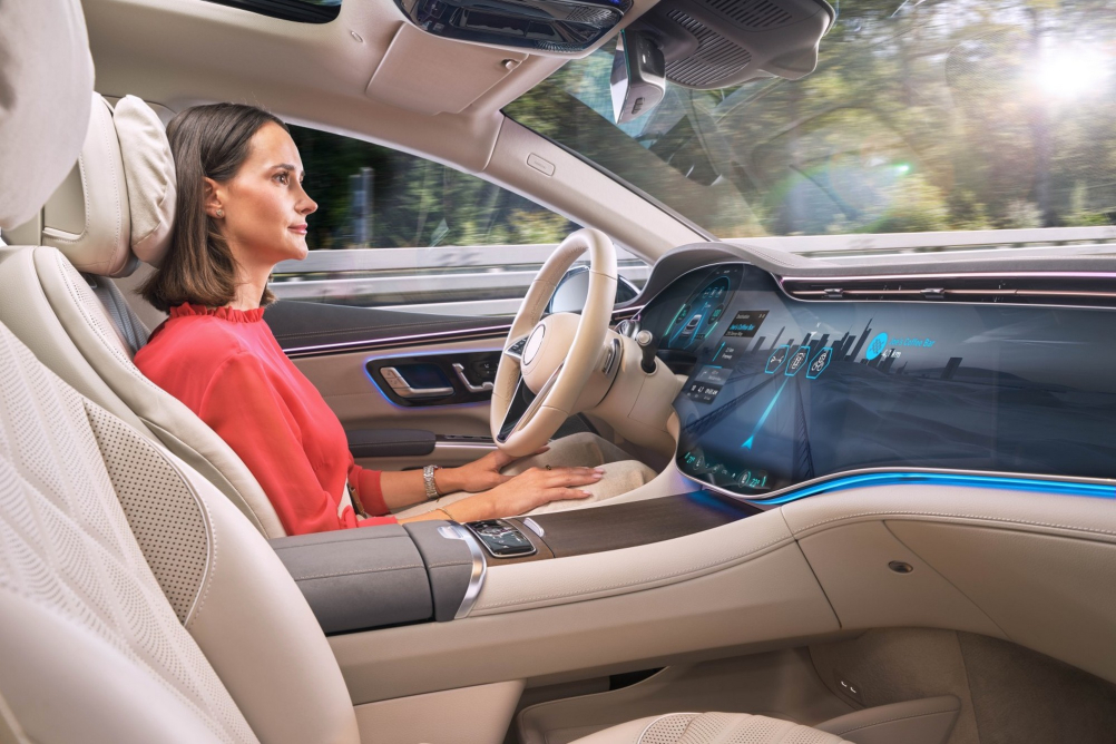 Bosch představuje nový software a hardware pro asistované a automatizované řízení