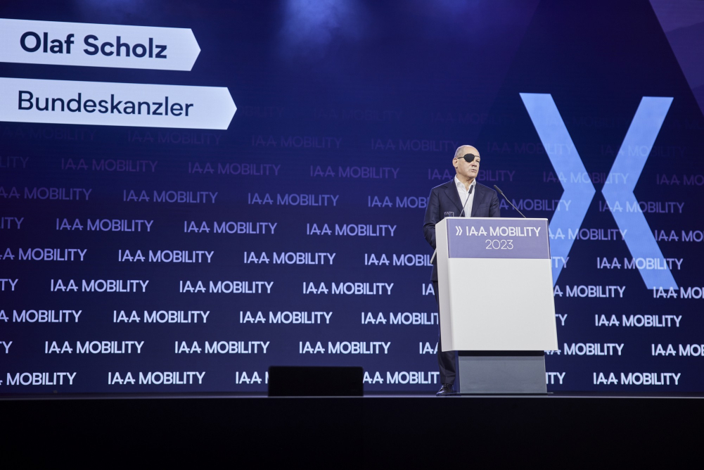 Kancléř Scholz na IAA chválil individuální mobilitu