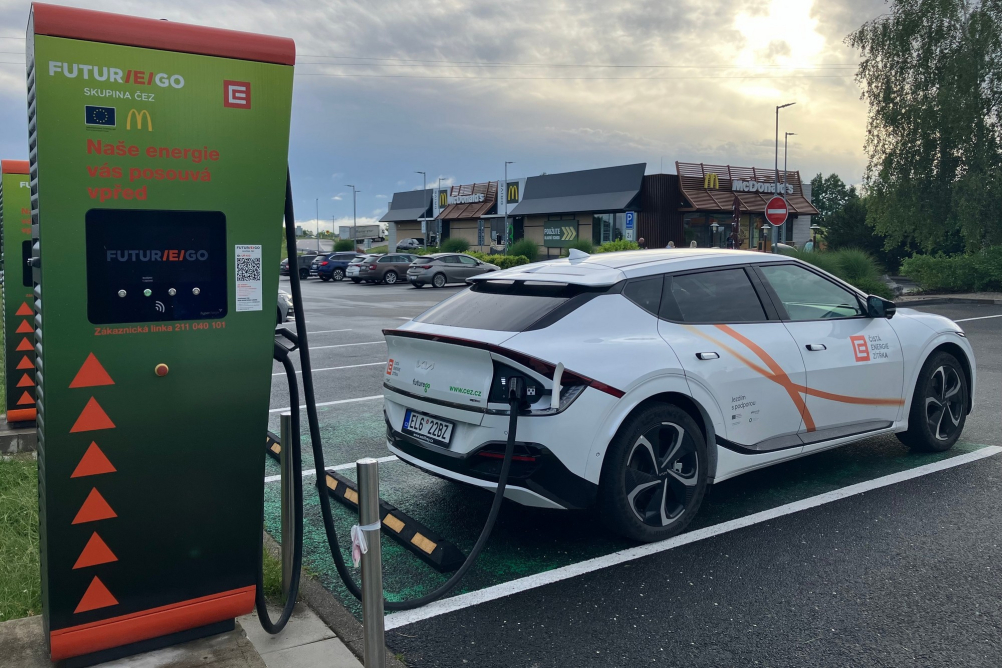Elektromobily u ČEZ v 1. pololetí odebraly o 53 % víc energie