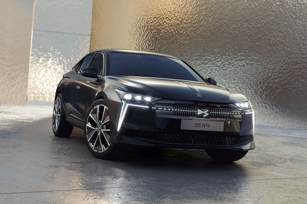 Nový kompaktní hatchback DS N°4