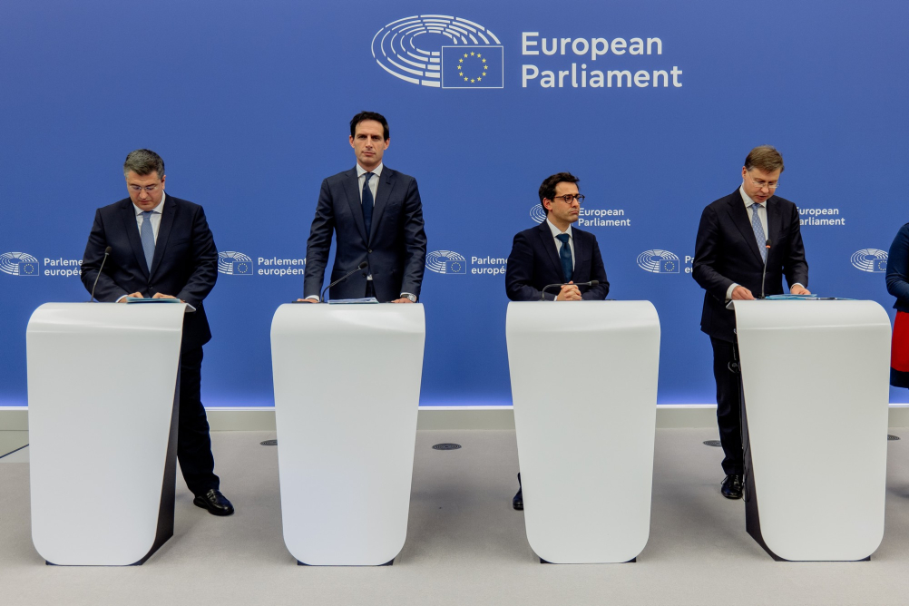 Evropská komise zmírnila zákaz jen papírově, fakticky ho ztvrdila