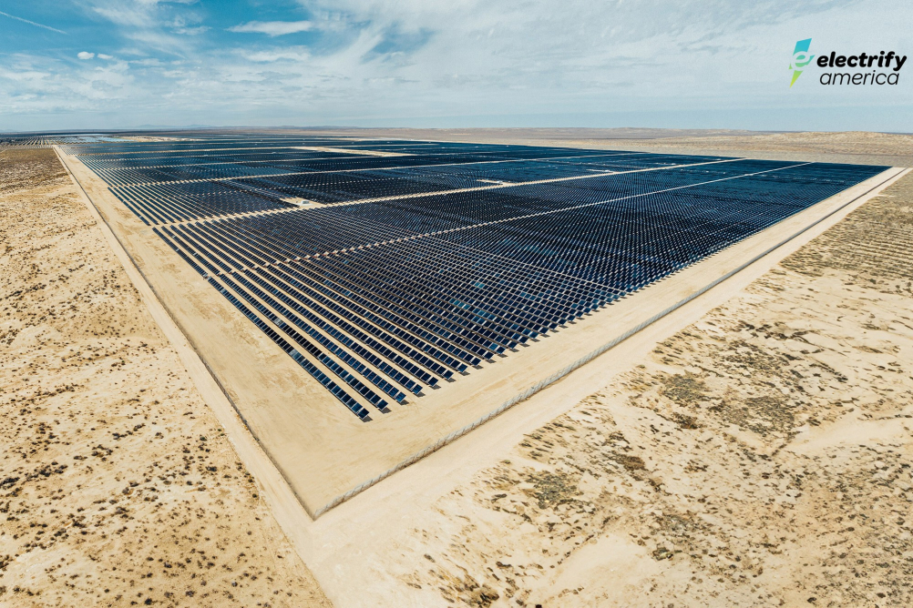 Solární farma pro 500 elektromobilů
