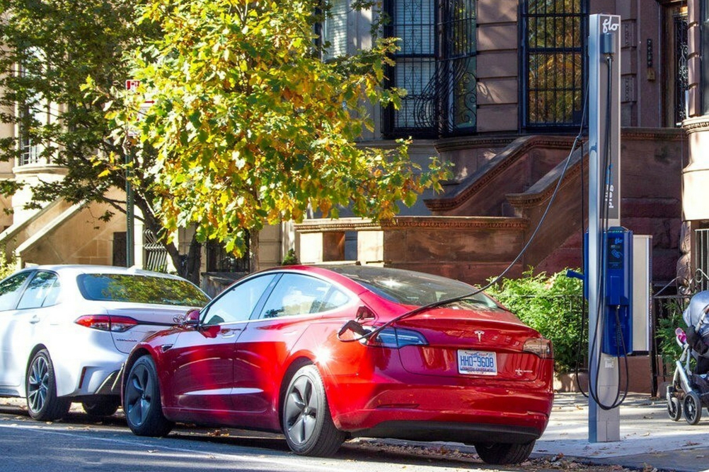 Vedro snižuje dojezd některých elektromobilů