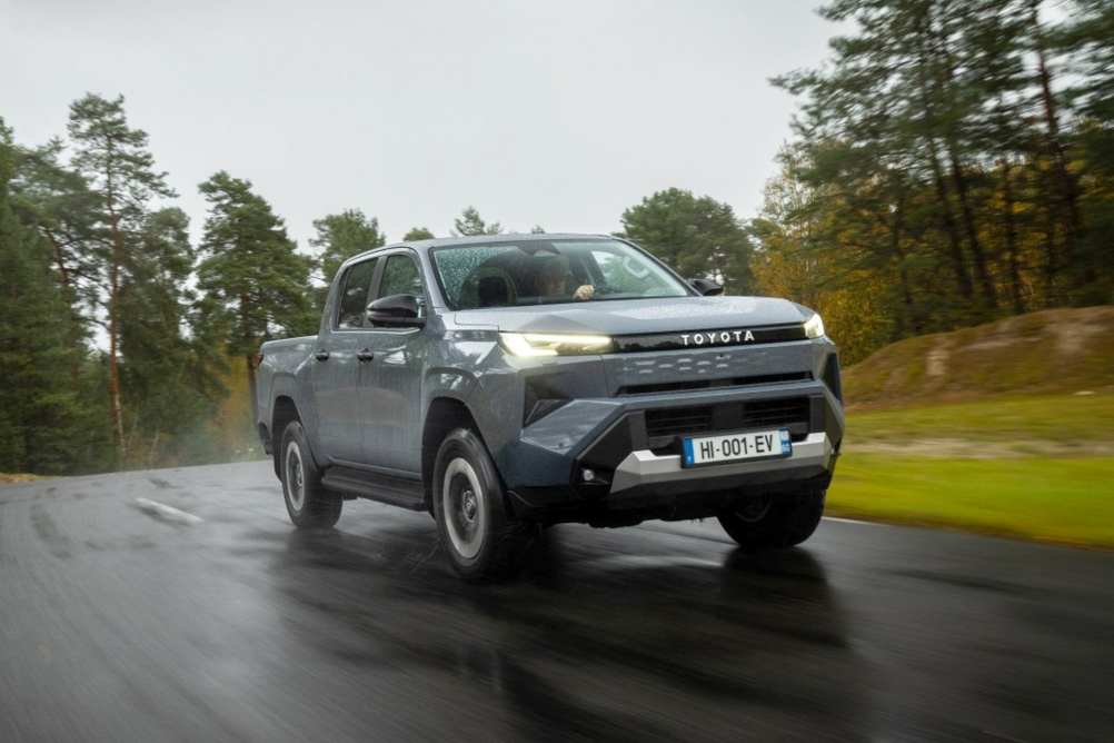 Přichází elektrická Toyota Hilux
