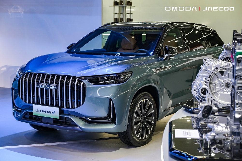 Každé druhé nové auto v Číně elektrifikované