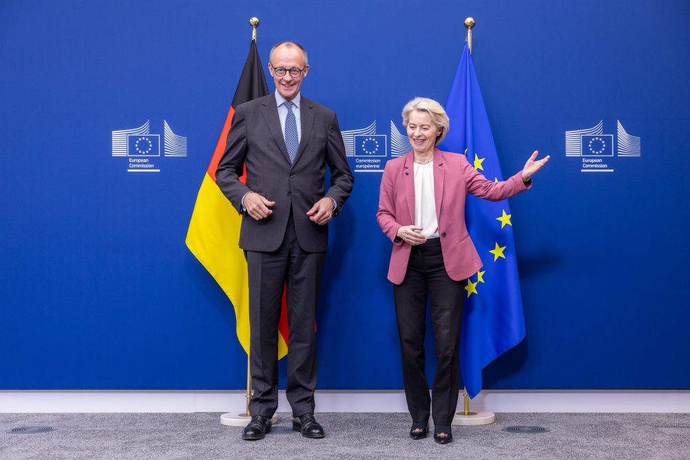 EU zvažuje zrušení zákazu spalovacích motorů